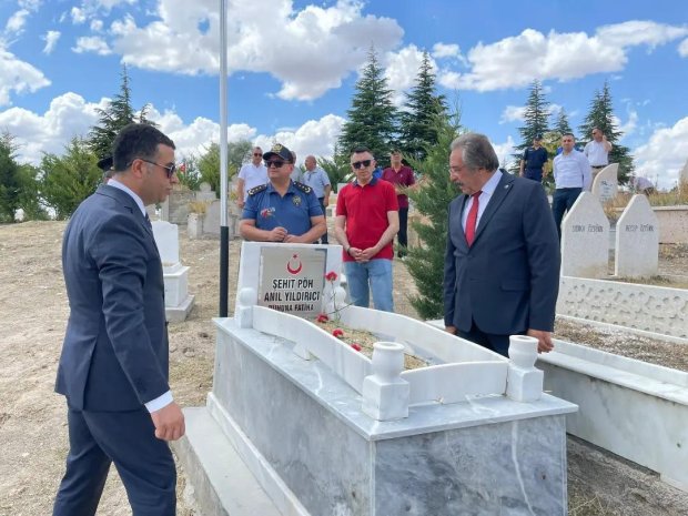 15 Temmuz Demokrasi ve Milli Birlik Günü anma programı kapsamında şehitlik ziyareti gerçekleştirildi.
