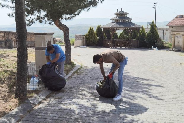 Mezarlıkta Temizlik Çalışmaları Gerçekleştirildi