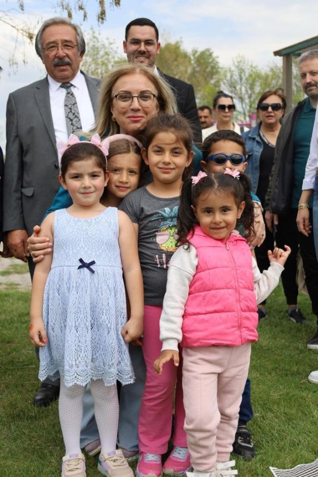 Hıdırellez Şenliği, belediyemizin organizasyonuyla yoğun ilgi ve katılımla coşkulu bir şekilde gerçekleştirildi.