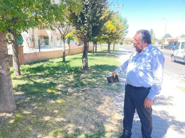 Belediye Başkanımız Mustafa Kenan Sarıtaş ,belediye personellerinin çocuk parklarında gerçekleştirdikleri çalışmaları yerinde inceleyip çalışmalar hakkında bilgiler aldı.