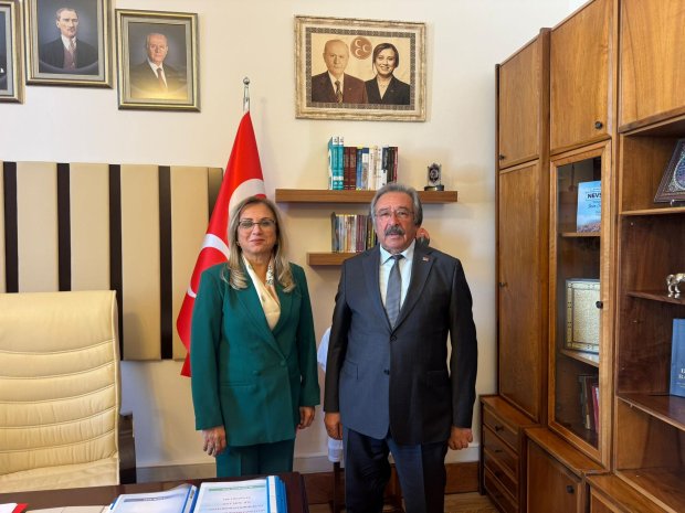 Belediye Başkanımız Sayın Mustafa Kenan Sarıtaş, TBMM MHP Grup Başkanvekili ve Nevşehir Milletvekilimiz Sayın Prof. Dr. Filiz Kılıç’ı Türkiye Büyük Millet Meclisi’ndeki makamında ziyaret etti.