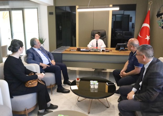 Çocuk Başkanlar Makama Oturdu.