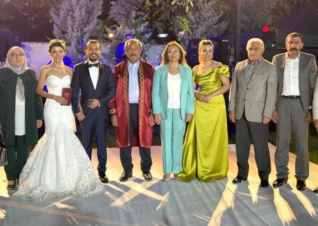 Belediye Başkanımız Mustafa Kenan Sarıtaş ve MHP Nevşehir Milletvekilimiz Grup Başkanvekili Prof. Dr. Filiz Kılıç genç çiftin nikah merasimine katıldılar.