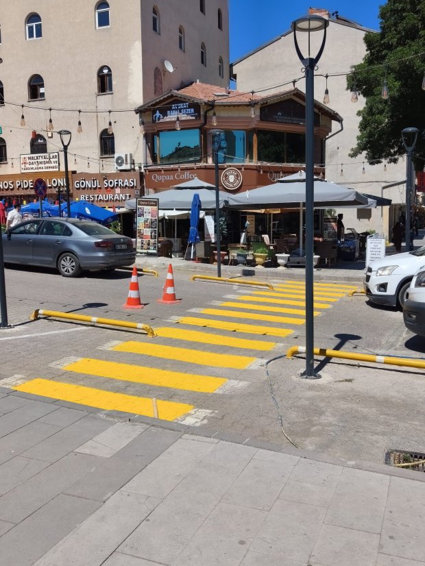 YAYA GEÇİTLERİNDE ÇİZGİ BOYAMA ÇALIŞMALARI