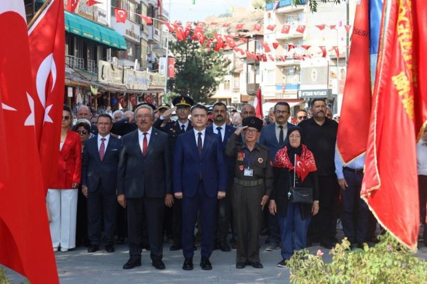 Şanlı tarihimize altın harflerle yazılan 30 Ağustos Zafer Bayramı'nın 103. yıl dönümü ilçemizde coşkuyla kutlandı.