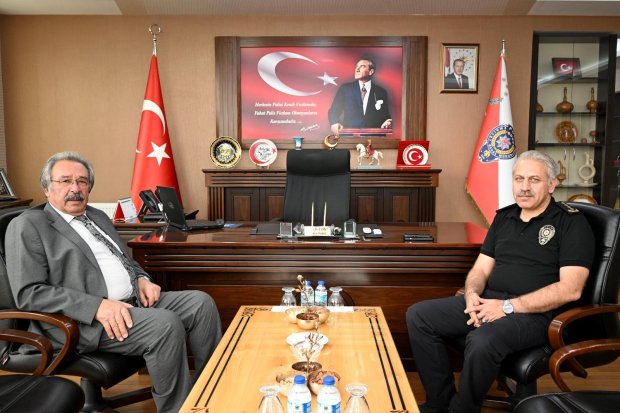 Belediye Başkanımız Sayın Mustafa Kenan Sarıtaş, Nevşehir İl Emniyet Müdürü Sayın Serkan Karaman’ı makamında ziyaret ederek, kendisine yeni görevinde başarılar diledi.