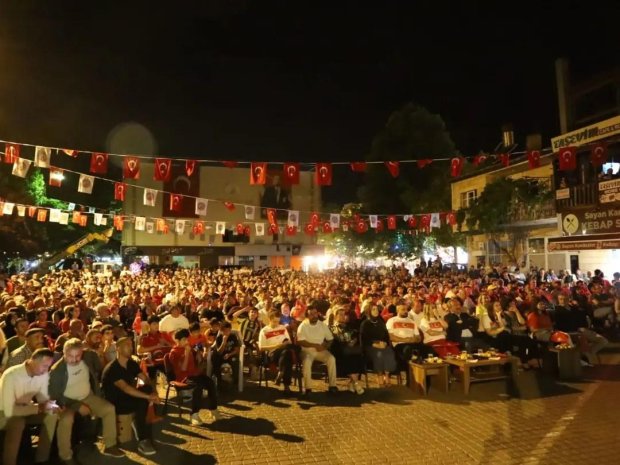Türk halkına bu muhteşem duyguları yaşatan, 85 milyonu tek yürek yapan birbirinden yetenekli evlatlarımıza yaşattıkları bu gurur için teşekkür ediyoruz.