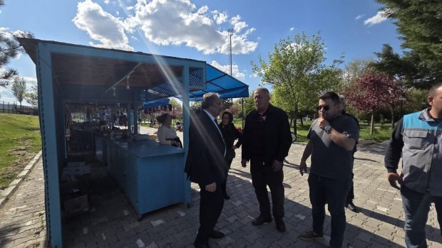 BAHAR SEZONUYLA BİRLİKTE YEŞİL ALAN ÇALIŞMALARI HIZ KAZANDI