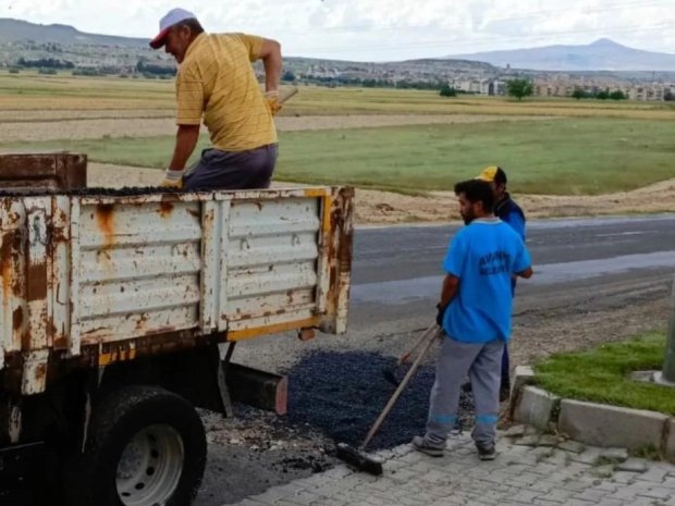 İlçemiz Genelinde Yol, Kaldırım ve Temizlik Çalışmaları Devam Ediyor