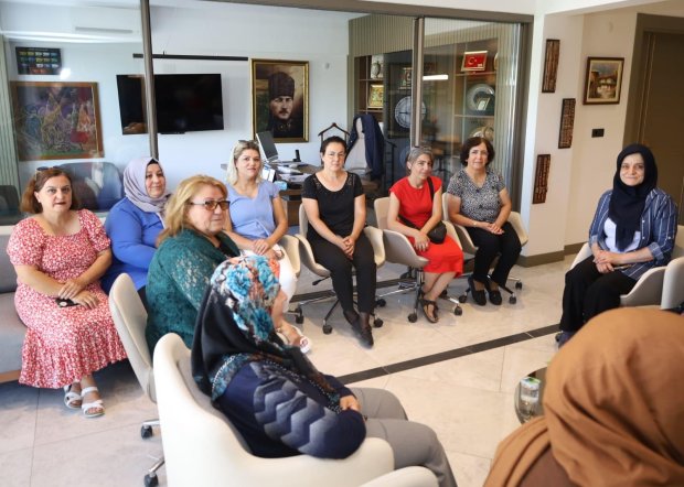 MHP Kadın Kolları Heyeti Belediye Başkanımızı Makamında Ziyaret Etti