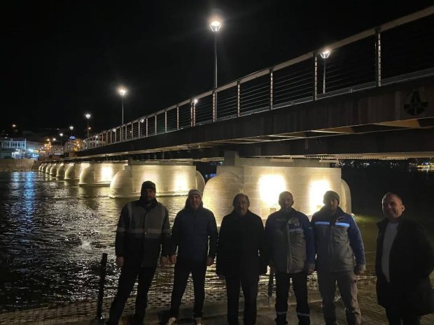 Avanos Tarihi Taş Köprü, aydınlatma çalışmalarının tamamlanmasıyla birlikte göz kamaştıran bir görünüme kavuştu.