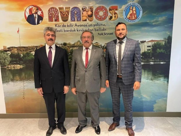 Ayhanlar Köyü İlkokul Müdürü Memiş BÜLBÜL Belediye Başkanımız Mustafa Kenan SARITAŞ'I ziyaret etti.