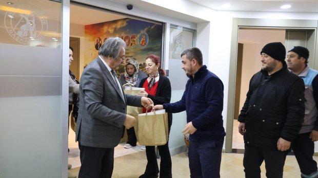 BELEDİYE BAŞKANIMIZ PERSONELLERİMİZİN YENİ YILINI KUTLADI