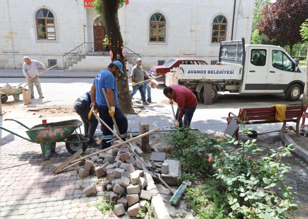Fen işleri müdürlüğü ekiplerimiz, ilçemizin bir çok noktasında çalışmalarını aralıksız sürdürüyor.