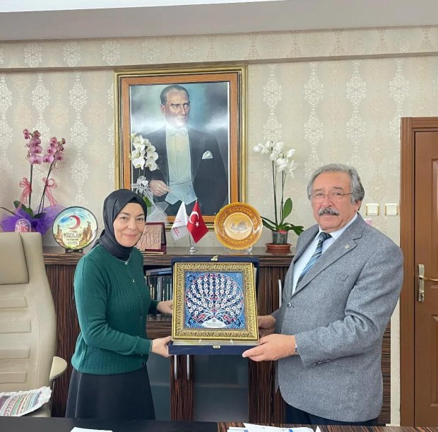 Belediye Başkanımız Mustafa Kenan Sarıtaş, Nevşehir Çevre ve Şehircilik İl Müdürü Yasemin Demirörs'ü makamında ziyaret etti, Sn. Demirörs'e nazik kabulleri için teşekkür ederiz.