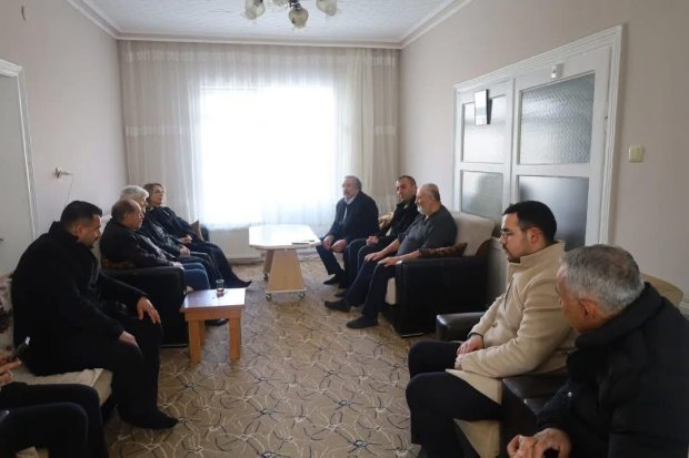 TBMM MHP Grup Başkanvekili ve Nevşehir Milletvekilimiz Sn. Prof. Dr. Filiz Kılıç ile Belediye Başkanımız Sn. Mustafa Kenan Sarıtaş ilçemizde geçtiğimiz günlerde vefat eden merhum Yakup Özüberk ve merhume Müzeyyen Küçük’ün ailelerine taziye ziyaretinde bul