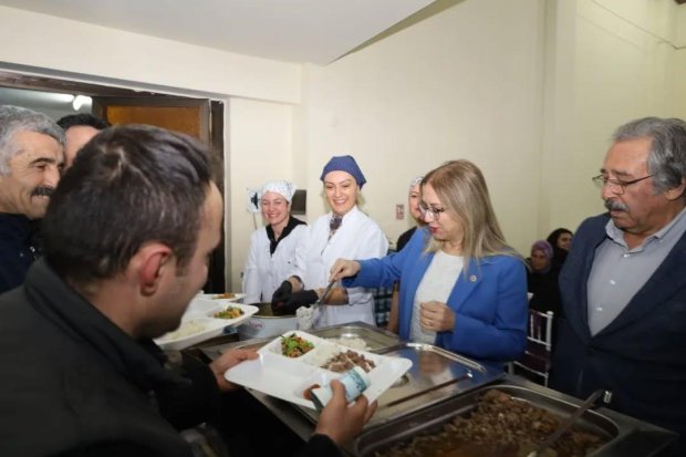 Bolluğu, bereketi ve rahmeti ile gelen Ramazan-ı Şerifte bir arada orucumuzu açmaya devam ediyoruz.
