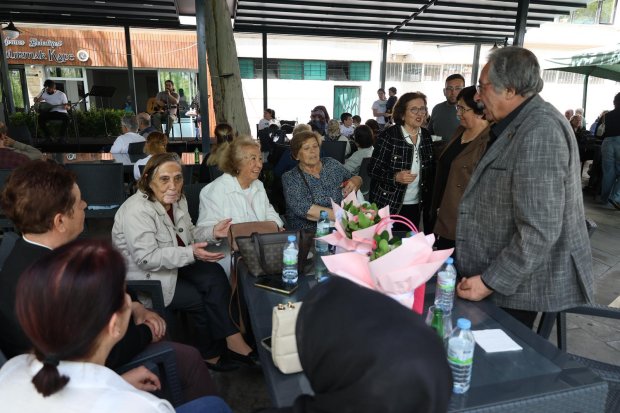 ANNELER GÜNÜ’NE ÖZEL MÜZİK DİNLETİSİ VE CANLI MÜZİK ETKİNLİĞİ YOĞUN KATILIMLA GERÇEKLEŞTİRİLDİ
