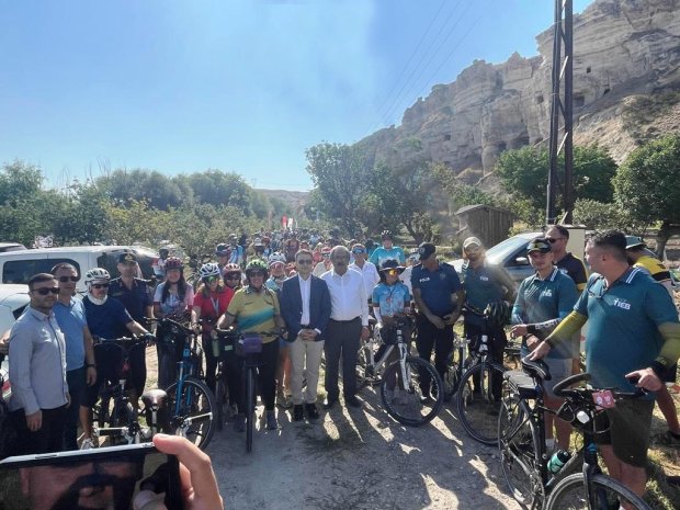 3. Kapadokya Uluslararası Bisiklet Festivali, büyüleyici doğası ve tarihi dokusuyla Avanos’ta coşku dolu bir başlangıç yaptı.