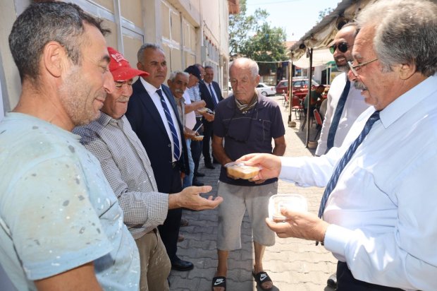 Tarihi Avanos Taşköprümüzün resmi açılış töreni dolayısıyla, Belediye Başkanımız Sayın Mustafa Kenan Sarıtaş'ın özel olarak hazırlattığı aşureler halkımıza ikram edildi.