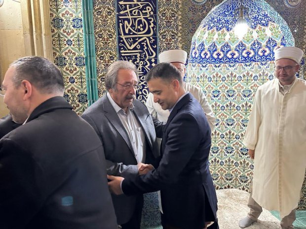 Belediye Başkanımız Sayın Mustafa Kenan Sarıtaş Kurban Bayramı namazının ardından Şehit Şevket Tekin Merkez Camii’nde hemşehrilerimizle bayramlaştı.