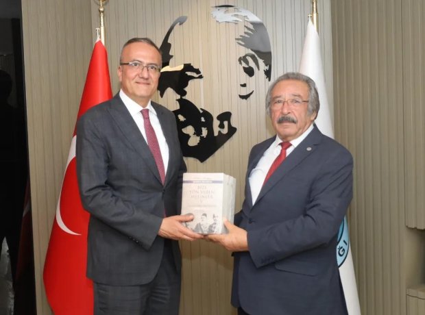Kapadokya Üniversitesi Rektörü Prof. Dr. Sn. Hasan Ali Karasar, Belediye Başkanımızı makamında ziyaret etti.
