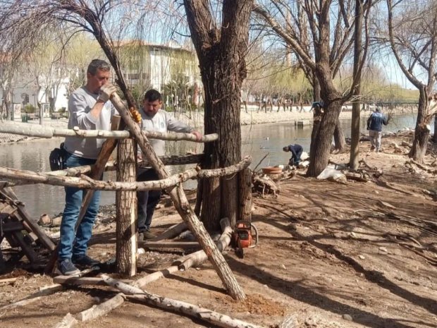 Kazların kuluçka dönemi öncesinde ada da temizlik ve yuva yapım çalışmaları başlatıldı