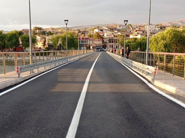 Belediye Başkanımız Sayın Mustafa Kenan Sarıtaş, Yeni Avanos Hükümet Konağı önündeki caddede yürütülen asfalt serim çalışmalarının son aşamalarını sahada bizzat takip etti.