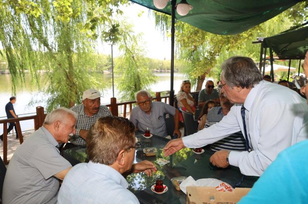Tarihi Avanos Taşköprümüzün resmi açılış töreni dolayısıyla, Belediye Başkanımız Sayın Mustafa Kenan Sarıtaş'ın özel olarak hazırlattığı aşureler halkımıza ikram edildi.