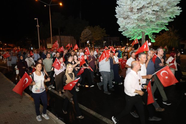 15 TEMMUZ DEMOKRASİ VE MİLLÎ BİRLİK GÜNÜ, İLÇEMİZDE BÜYÜK BİR COŞKU VE ANLAM YÜKLÜ BİR PROGRAMLA ANILDI