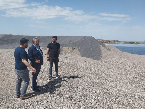 Belediye Başkanımız Sayın Mustafa Kenan Sarıtaş yakında işletmeye açacağımız kum ocağı işletme tesisimizde incelemelerde bulundu.