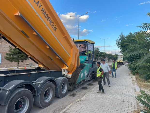 Belediye Başkanımız Sayın Mustafa Kenan Sarıtaş, ilçemizde yürütülen yol çalışmalarını sahada inceleyerek denetimlerde bulundu.