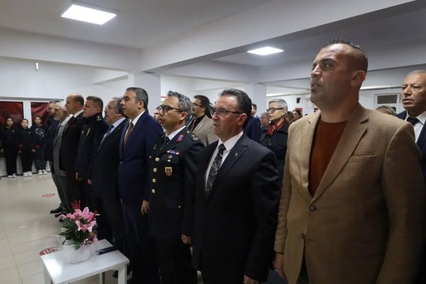 18 Mart Şehitleri Anma Günü ve Çanakkale Deniz Zaferi’nin 110.Yıl Dönümü münasebetiyle Avanos Mehmet Akif Ersoy Ortaokulu’nda anma programı düzenlendi.