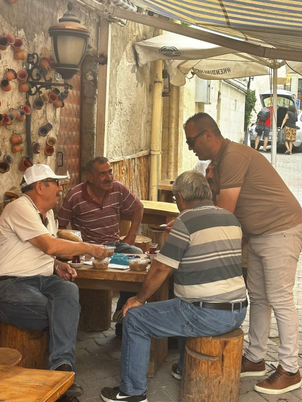 İlçemizin Çeşitli Noktalarında Paylaşmanın ve Bereketin Simgesi Olan Aşure İkramında Bulunduk