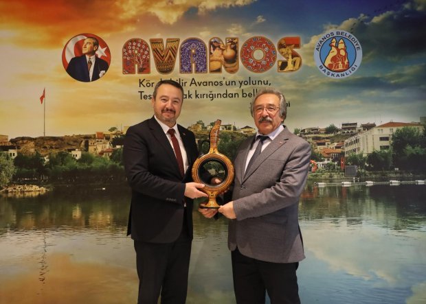 Afyonkarahisar Sandıklı Belediye Başkanı Sayın Adnan Öztaş, Belediye Başkanımız Sayın Mustafa Kenan Sarıtaş’ı makamında ziyaret etti.