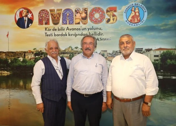 Tüm Nevşehirliler Federasyonu Genel Başkanı ve İstanbul Nevşehirliler Dernek Başkanı Mustafa Şen ve Antalya Nevşehirliler Derneği Başkanı Osman Ceran Belediye Başkanımız Mustafa Kenan Sarıtaş'ı makamında ziyaret ettiler.