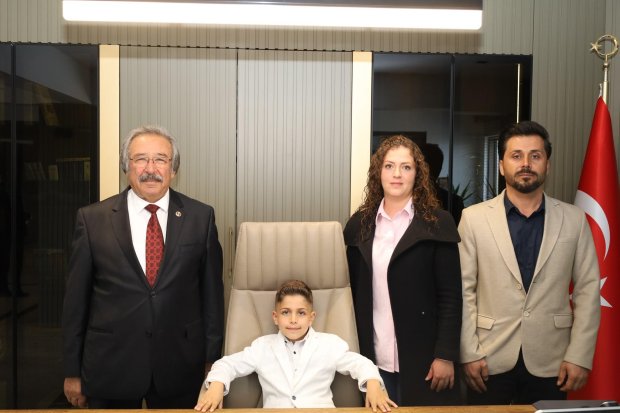 23 Nisan Ulusal Egemenlik ve Çocuk Bayramı kapsamında, Belediye Başkanımız Sayın Mustafa Kenan Sarıtaş, başkanlık koltuğunu sembolik olarak çocuklara devretti.