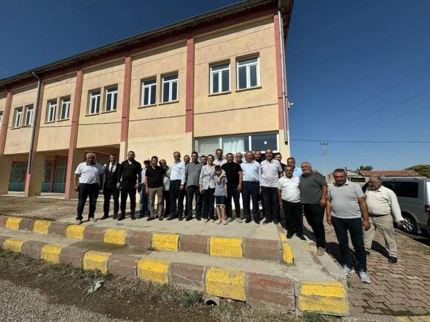 MHP Nevşehir Milletvekilimiz Grup Başkanvekili Prof. Dr. Filiz Kılıç, Belediye Başkanımız Mustafa Kenan Sarıtaş, MHP Nevşehir İl Başkanı Ali Akkoç ile beraber Kozaklı ilçesi Abdi Köyünde şehidimiz Ahmet Şahan’ın evini ziyaret ettiler.