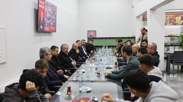Belediye Başkanımız Sayın Mustafa Kenan Sarıtaş, Kapadokya Avanos Spor Kulübü yönetimi ve futbolcularıyla belediyemize ait sosyal tesislerde bir araya geldi.