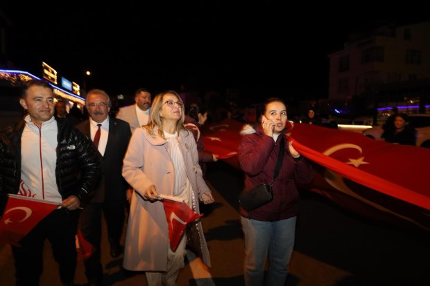 29 Ekim Cumhuriyet Bayramı kutlamaları kapsamında, Fener Alayı ve Kortej Yürüyüşü Gerçekleştirildi