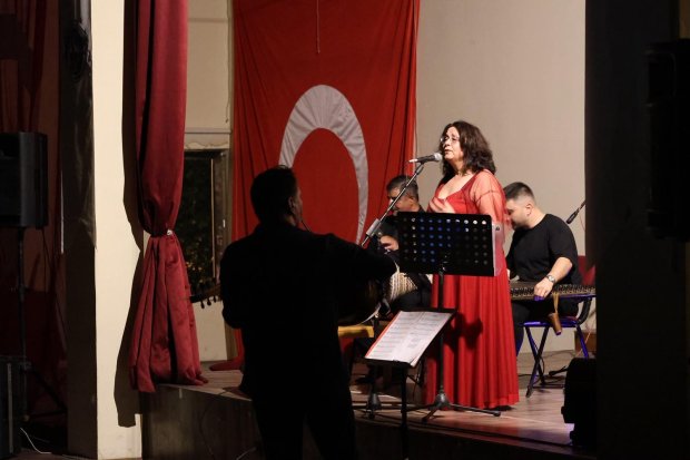 TÜRK SANAT MÜZİĞİ KOROSU VE ADD AVANOS ŞUBESİ RİTİM GRUBU KONSERİ BÜYÜK BEĞENİ TOPLADI