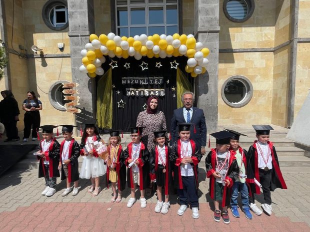 Belediye Başkanımız Sayın Mustafa Kenan Sarıtaş Kapadokya Anaokulu’nun yıl sonu mezuniyet törenine katıldı.