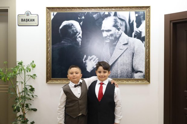 23 Nisan Ulusal Egemenlik ve Çocuk Bayramı kapsamında, Belediye Başkanımız Sayın Mustafa Kenan Sarıtaş, başkanlık koltuğunu sembolik olarak çocuklara devretti.