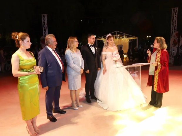 Nevşehir Milletvekilimiz Sn. Prof. Dr. Filiz Kılıç ve Belediye Başkanımızın Mustafa Kenan Sarıtaş, Hüseyin ve İlayda Çiftinin Nikah Şahidi Oldular
