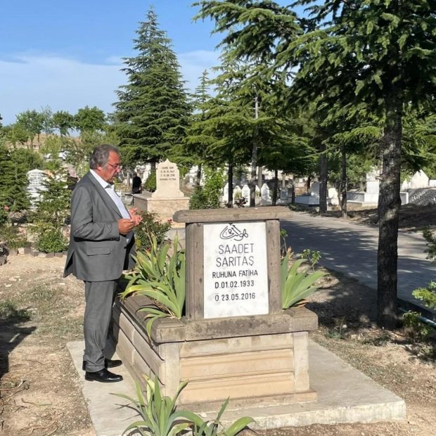 Belediye Başkanımız Avanos Kabristanlığını Ziyaret Ederek Vatandaşlarla Bayramlaştı