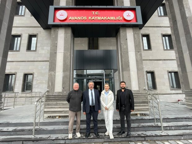 Belediye Başkanımız Sayın Mustafa Kenan Sarıtaş, yapım çalışmaları devam eden yeni Hükümet Konağı’nı ziyaret ederek müteahhit firma yetkilisi Sayın Mimar Yeliz Akyürek’ten çalışmalar hakkında detaylı bilgi aldı.