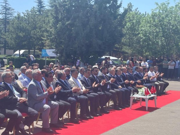 Nevşehir İl Özel İdaresi tarafından düzenlenen “Sezon Açılışı ve Araç Tanıtım Programı”, yoğun bir katılımla İl Özel İdaresi yerleşkesinde gerçekleştirildi.