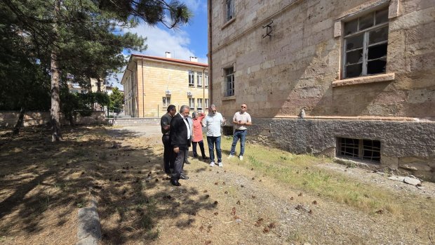 ANAVATAN PARTİSİ ESKİ GENEL BAŞKANI VE GEÇMİŞ DÖNEM BAKANLARIMIZDAN SAYIN ERKAN MUMCU BELEDİYE BAŞKANIMIZI ZİYARET ETTİ