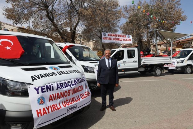 5 adet yeni damperli pikap, 1 adet kamyon, 1 adet yeni silindir ve 3 adet yeni çim biçme aracı