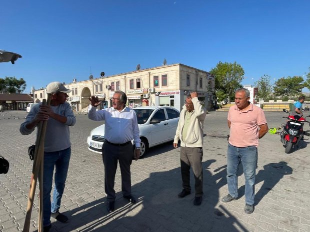 Belediye Başkanımız Sn. Mustafa Kenan Sarıtaş, güne belediye ekiplerimizle birlikte sahada başladı.